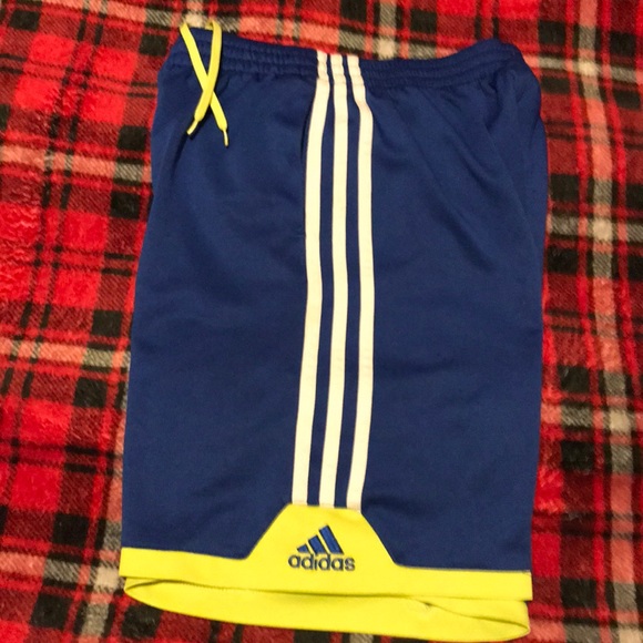 Adidas boys drifit material outfit, size md - Picture 2 of 5